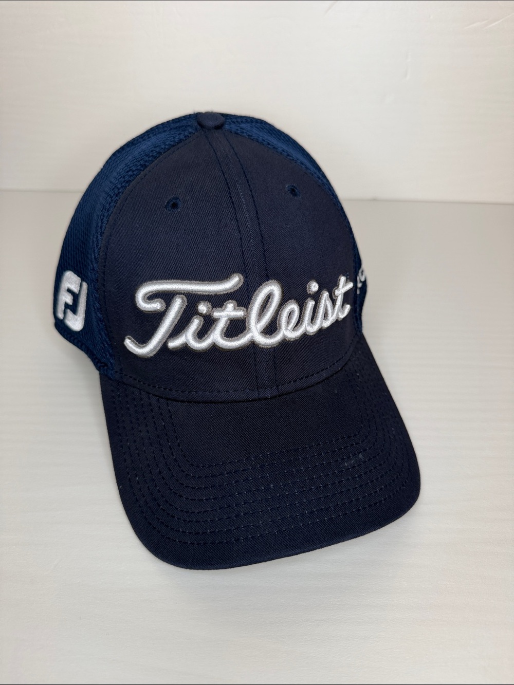 NEW Titleist Footjoy Pro V1 Men’s Golf Tour Flex Fit Fitted Hat